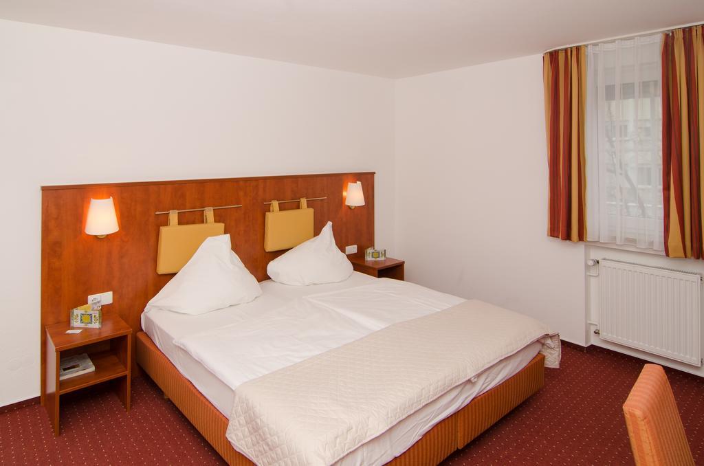 Hotel -Restaurant Taormina Birkenfeld  Εξωτερικό φωτογραφία