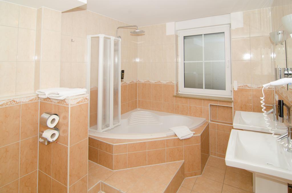 Hotel -Restaurant Taormina Birkenfeld  Εξωτερικό φωτογραφία