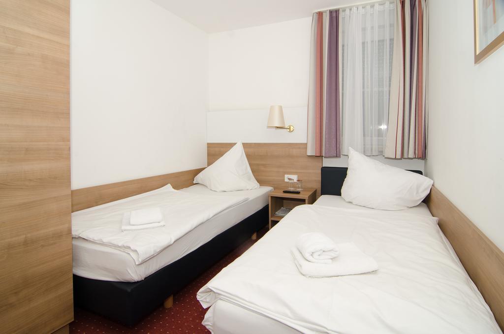 Hotel -Restaurant Taormina Birkenfeld  Εξωτερικό φωτογραφία